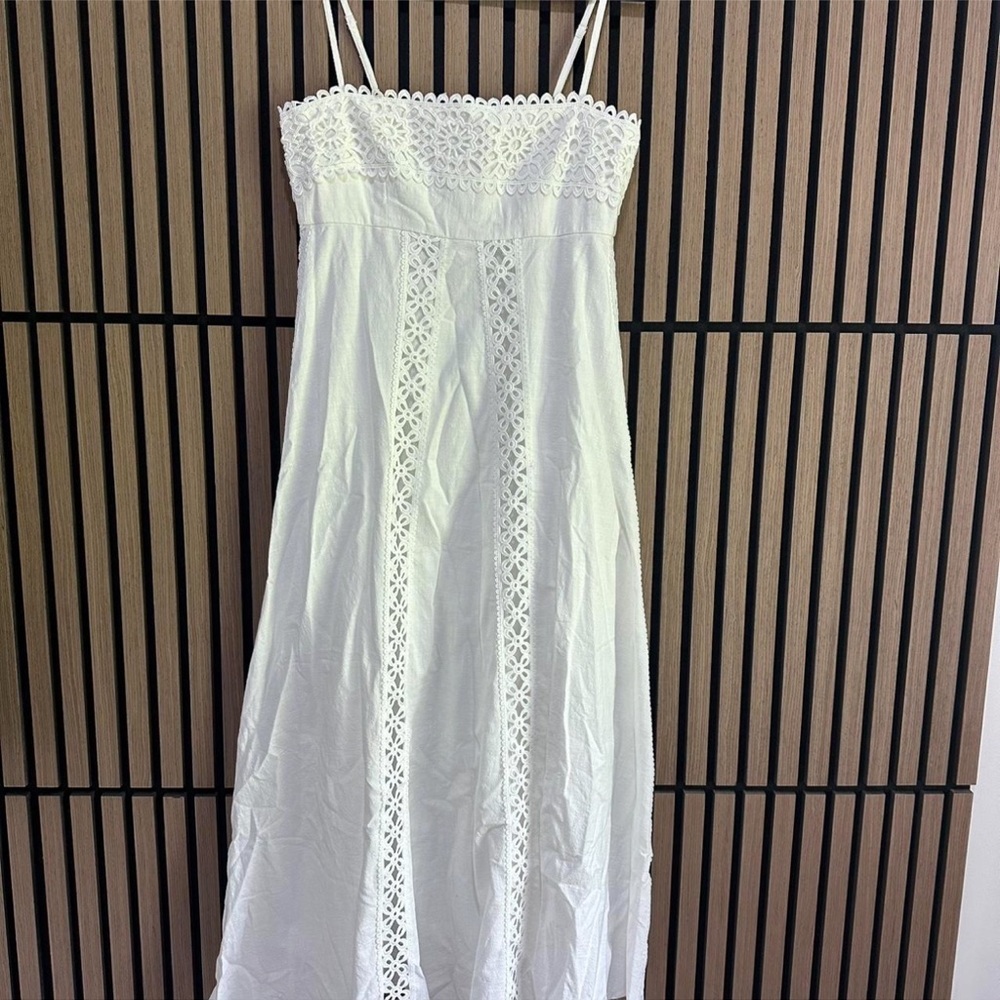 Elegant White Lace Dress - Picture 3 of 7